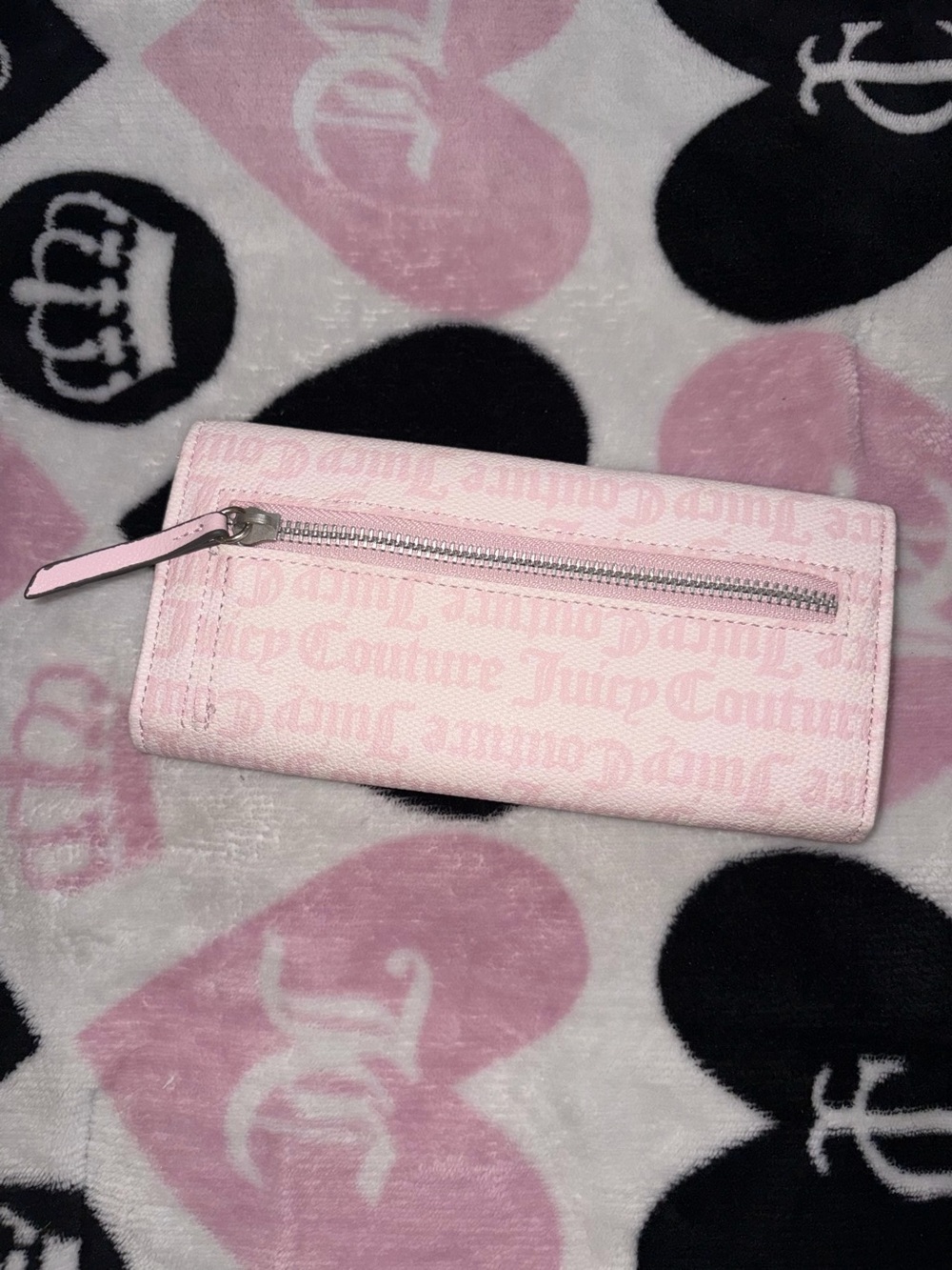 Juicy Couture Light Pink Patent Satchel with Matching Logo Wallet - Picture 3 of 8